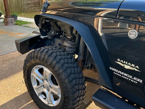 Used 2012 Jeep Wrangler Unlimited Sahara w/ Connectivity Group image 8