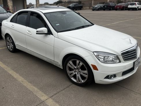 Used 2011 Mercedes-Benz C 300 4MATIC Sedan image 4