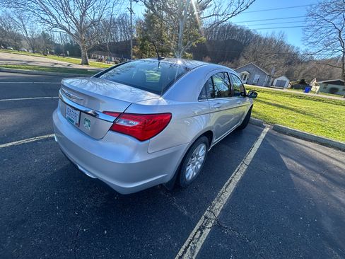 Used 2011 Chrysler 200 LX FWD image 6