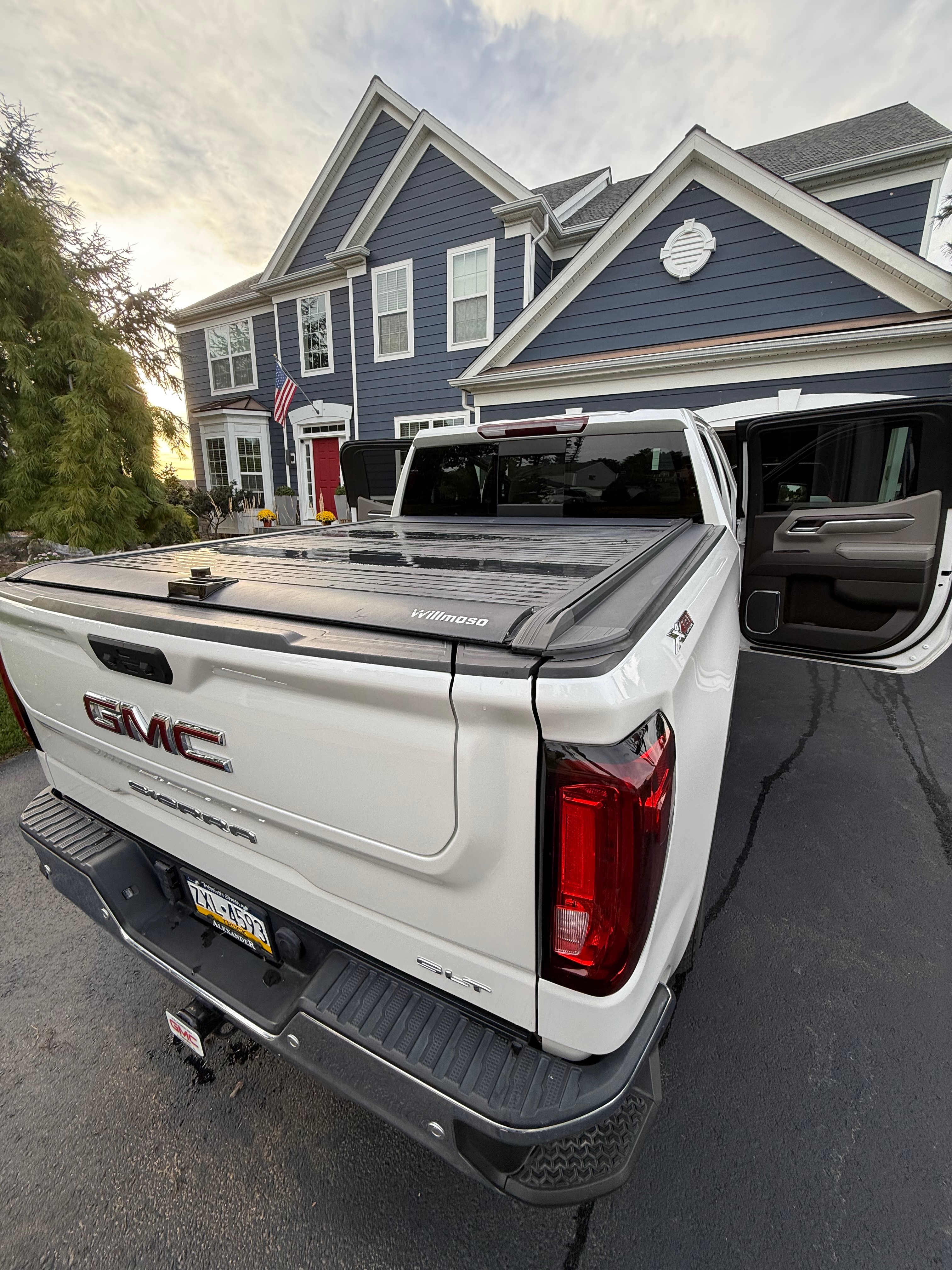 Used 2022 GMC Sierra 1500 SLT w/ SLT Premium Plus Package AWD/4WD image 9