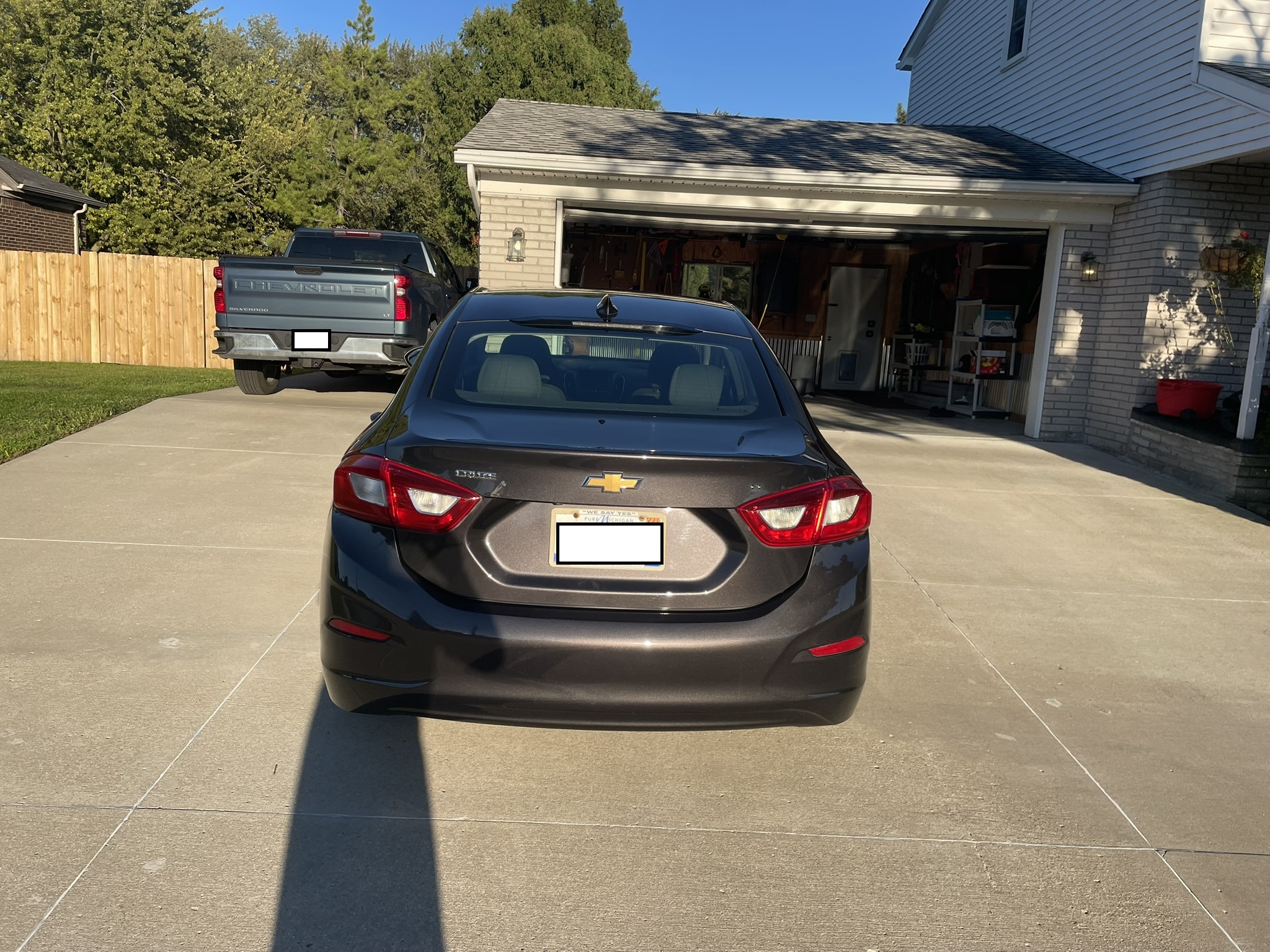 Used 2017 Chevrolet Cruze LT w/ Convenience Package FWD image 5
