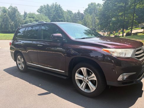 Used 2012 Toyota Highlander Limited w/ Tow Pkg AWD/4WD image 1
