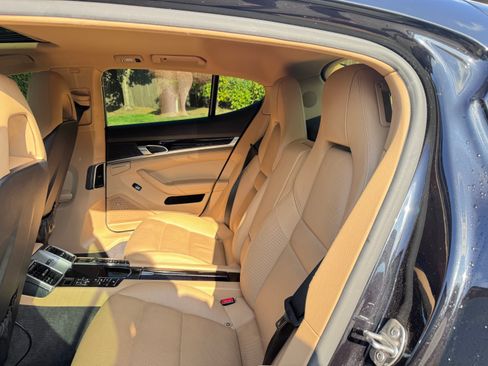 Used 2016 Porsche Panamera S RWD image 8