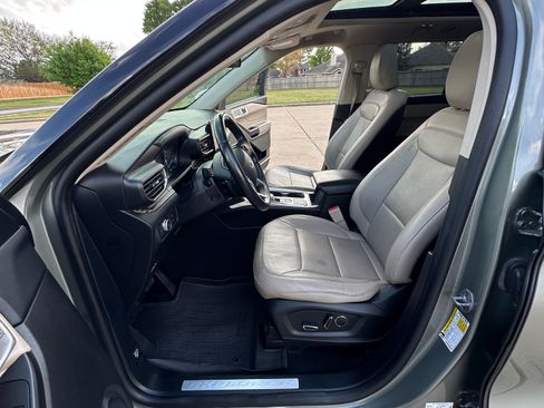 Used 2020 Ford Explorer Limited image 27