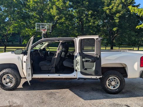Used 2007 Chevrolet Silverado 2500 LT RWD image 19