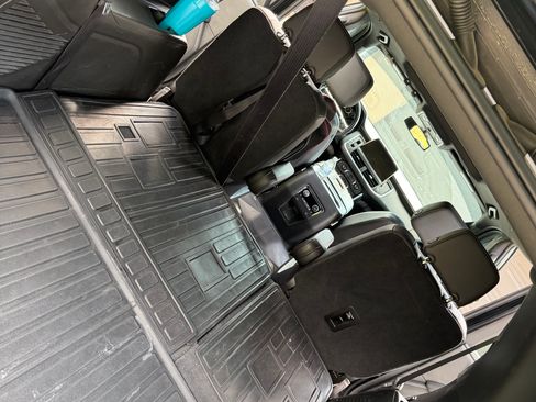 Used 2021 Chevrolet Tahoe LT w/ LT Signature Package AWD/4WD image 8