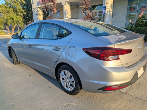 Used 2020 Hyundai Elantra SE image 18