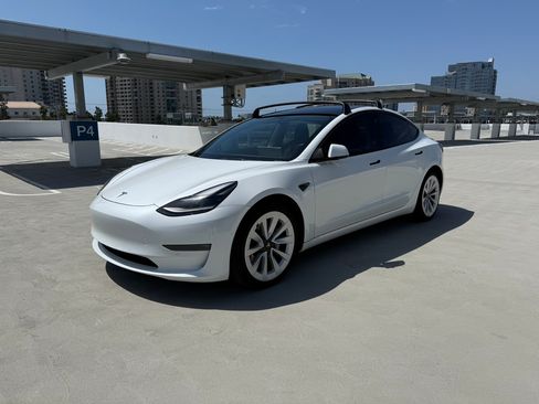 Used 2022 Tesla Model 3 Long Range AWD/4WD image 2