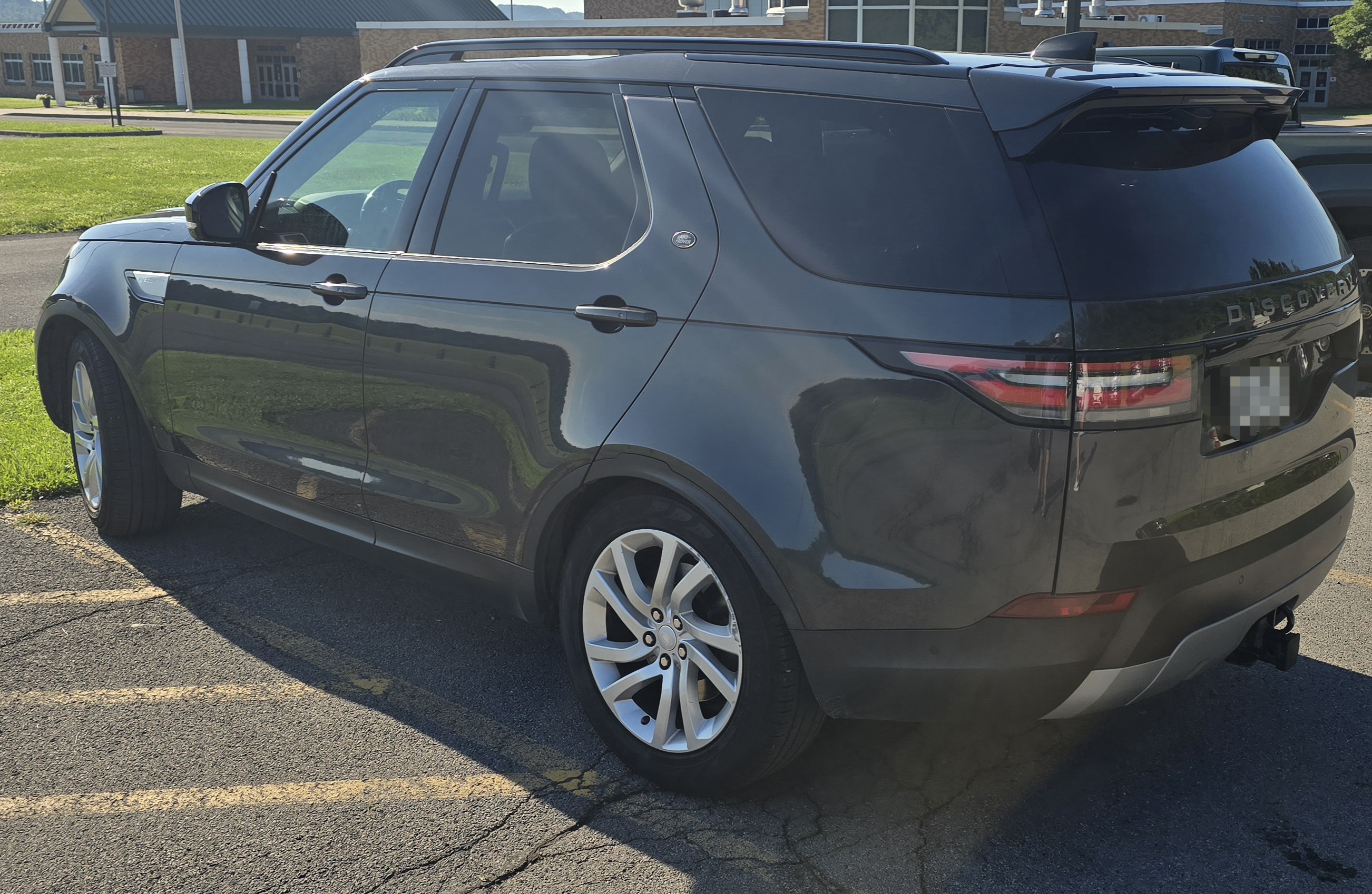 Used 2017 Land Rover Discovery HSE AWD/4WD image 5