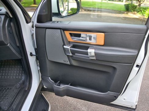Used 2015 Land Rover LR4 HSE AWD/4WD image 17