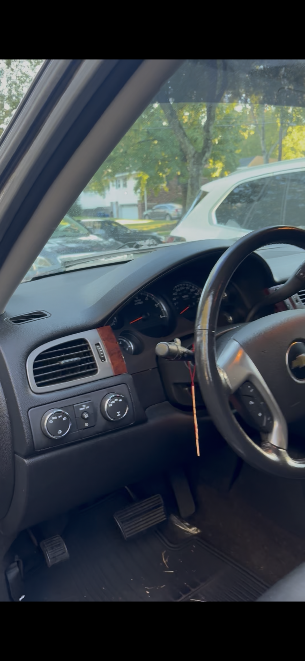 Used 2012 Chevrolet Avalanche LTZ AWD/4WD image 13