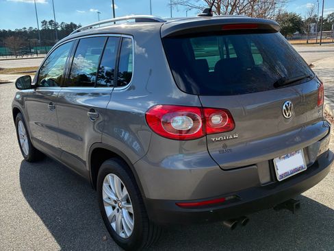Used 2010 Volkswagen Tiguan SE image 4