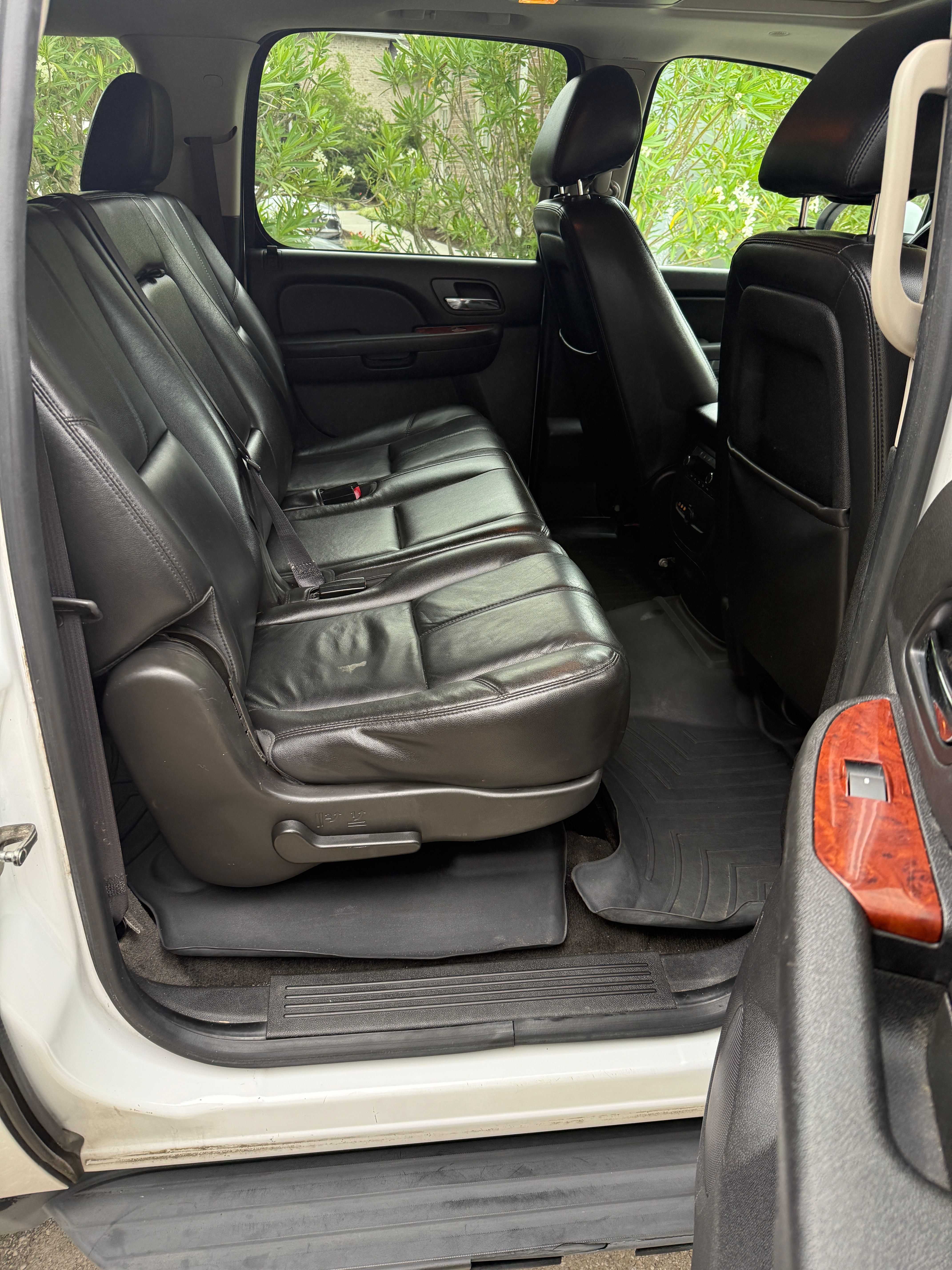 Used 2013 Chevrolet Suburban LT RWD image 6