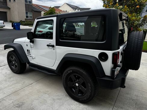 Used 2018 Jeep Wrangler Sport AWD/4WD image 9