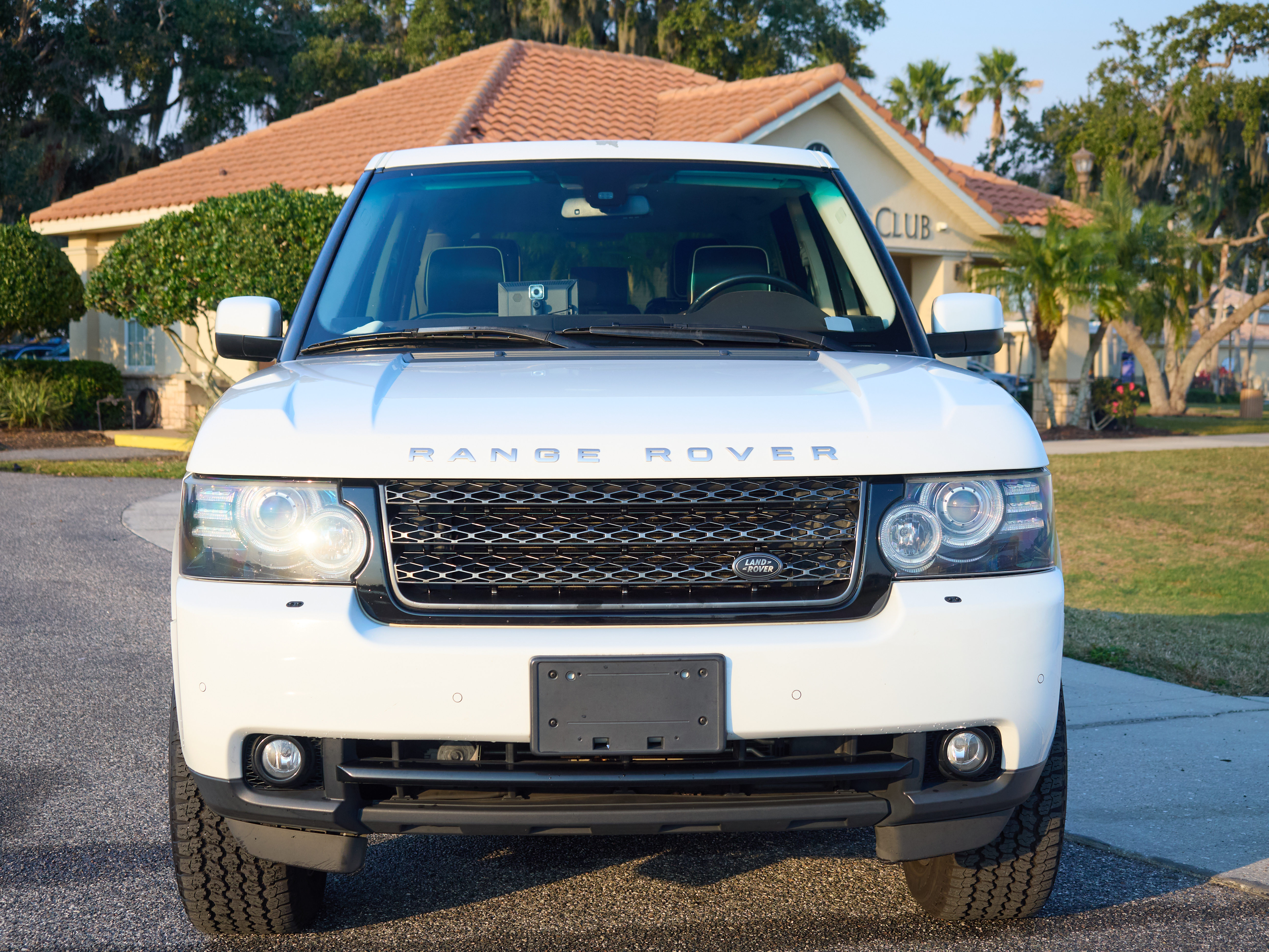 Used 2012 Land Rover Range Rover HSE AWD/4WD image 2