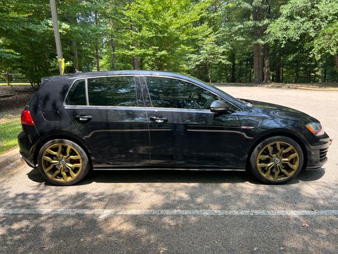 Used 2017 Volkswagen GTI SE FWD image 5