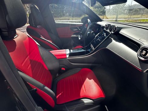 Used 2025 Mercedes-Benz GLC 300 4MATIC image 7