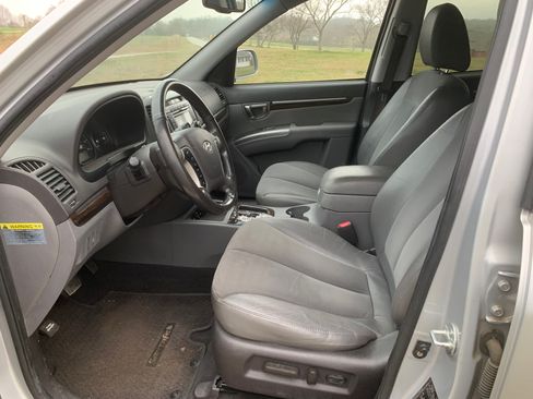 Used 2010 Hyundai Santa Fe SE image 9