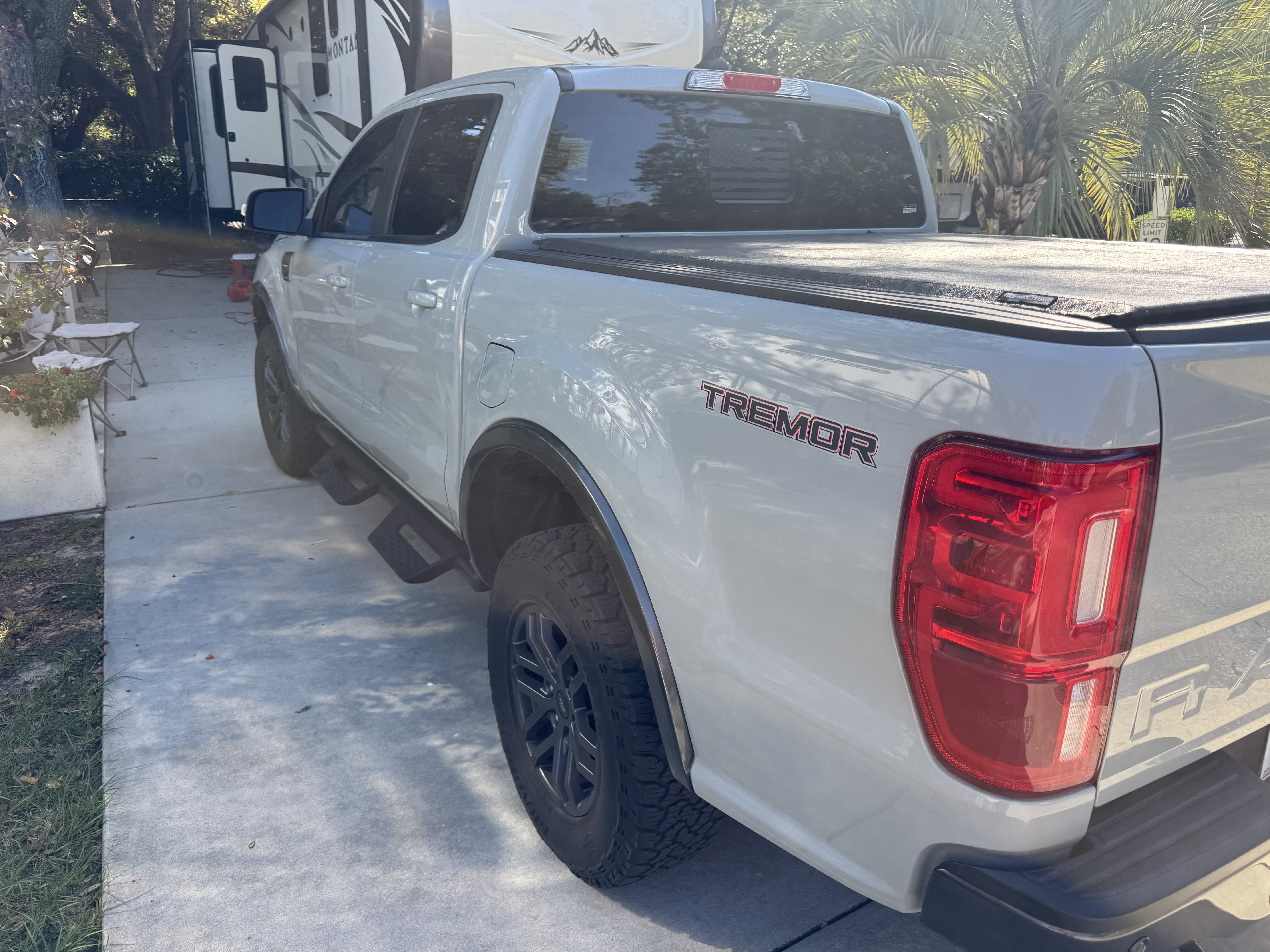 Used 2022 Ford Ranger Lariat w/ Tremor Off-Road Package AWD/4WD image 5