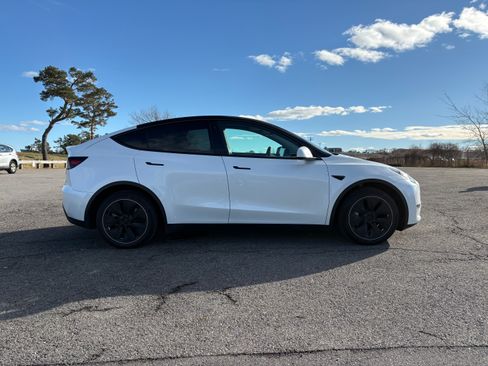 Used 2021 Tesla Model Y Long Range image 6