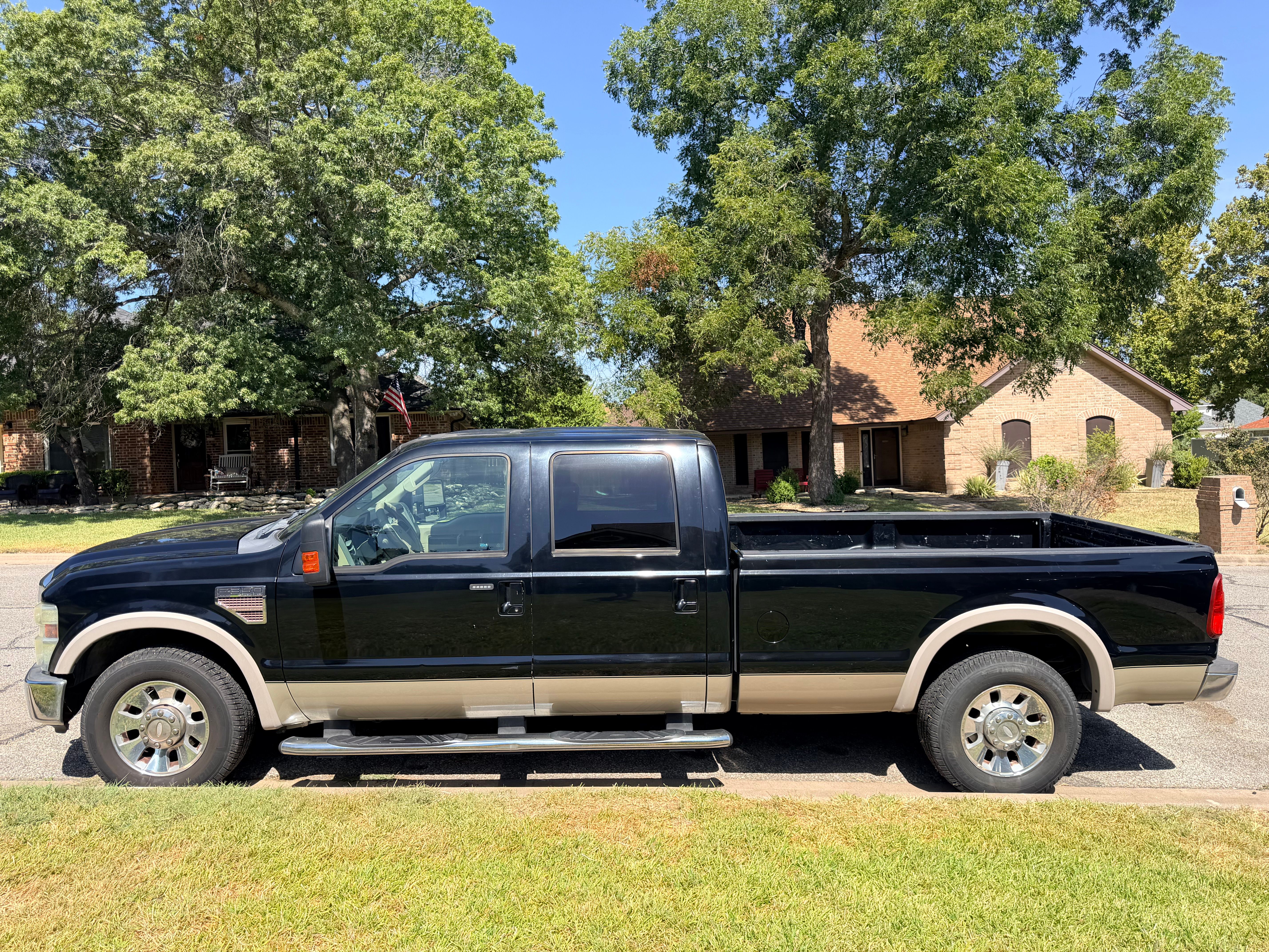 Used 2010 Ford F350 Lariat RWD image 1