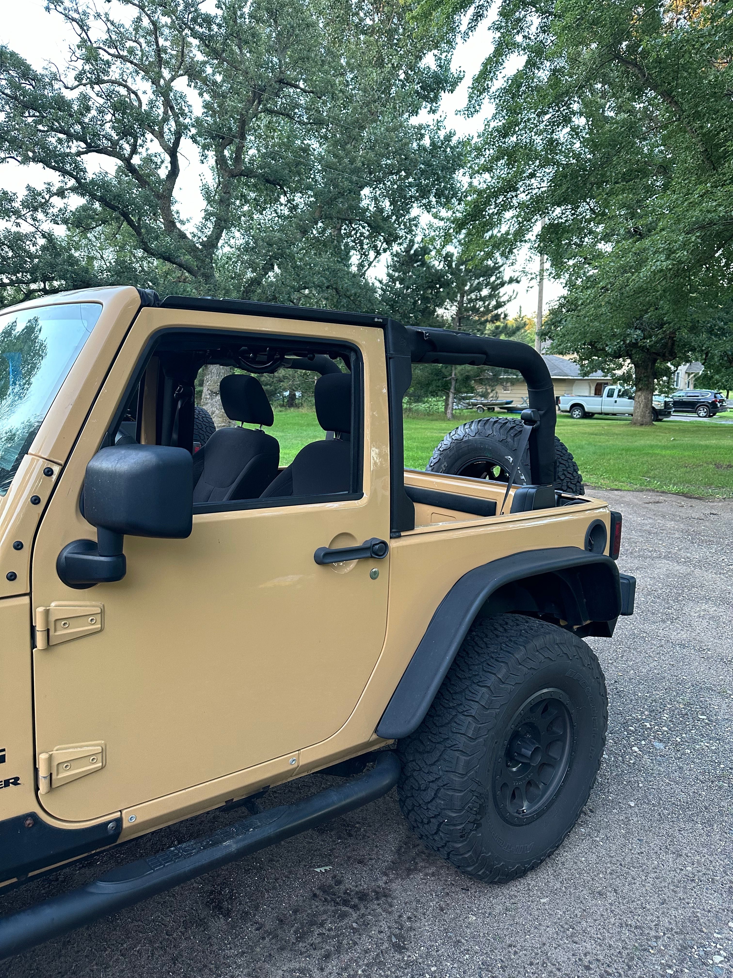 Used 2014 Jeep Wrangler Sport w/ Connectivity Group AWD/4WD image 10