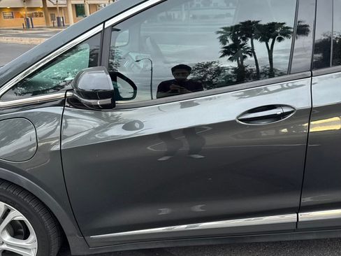 Used 2020 Chevrolet Bolt LT FWD image 6