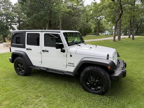 Used 2018 Jeep Wrangler Unlimited Sport S AWD/4WD image 4