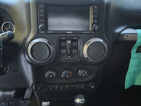 Used 2017 Jeep Wrangler Unlimited Sport AWD/4WD image 11