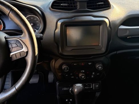 Used 2018 Jeep Renegade Trailhawk w/ Cold Weather Group II image 16