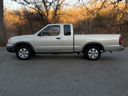 Used 1998 Nissan Frontier XE image 18