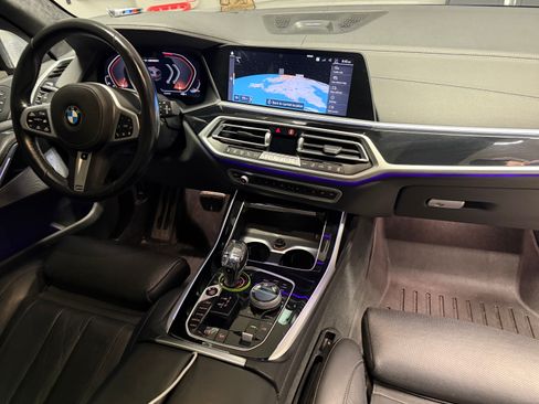Used 2021 BMW X7 M50i image 6