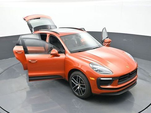 Used 2022 Porsche Macan AWD/4WD image 11