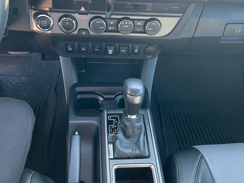 Used 2021 Toyota Tacoma TRD Off-Road image 10