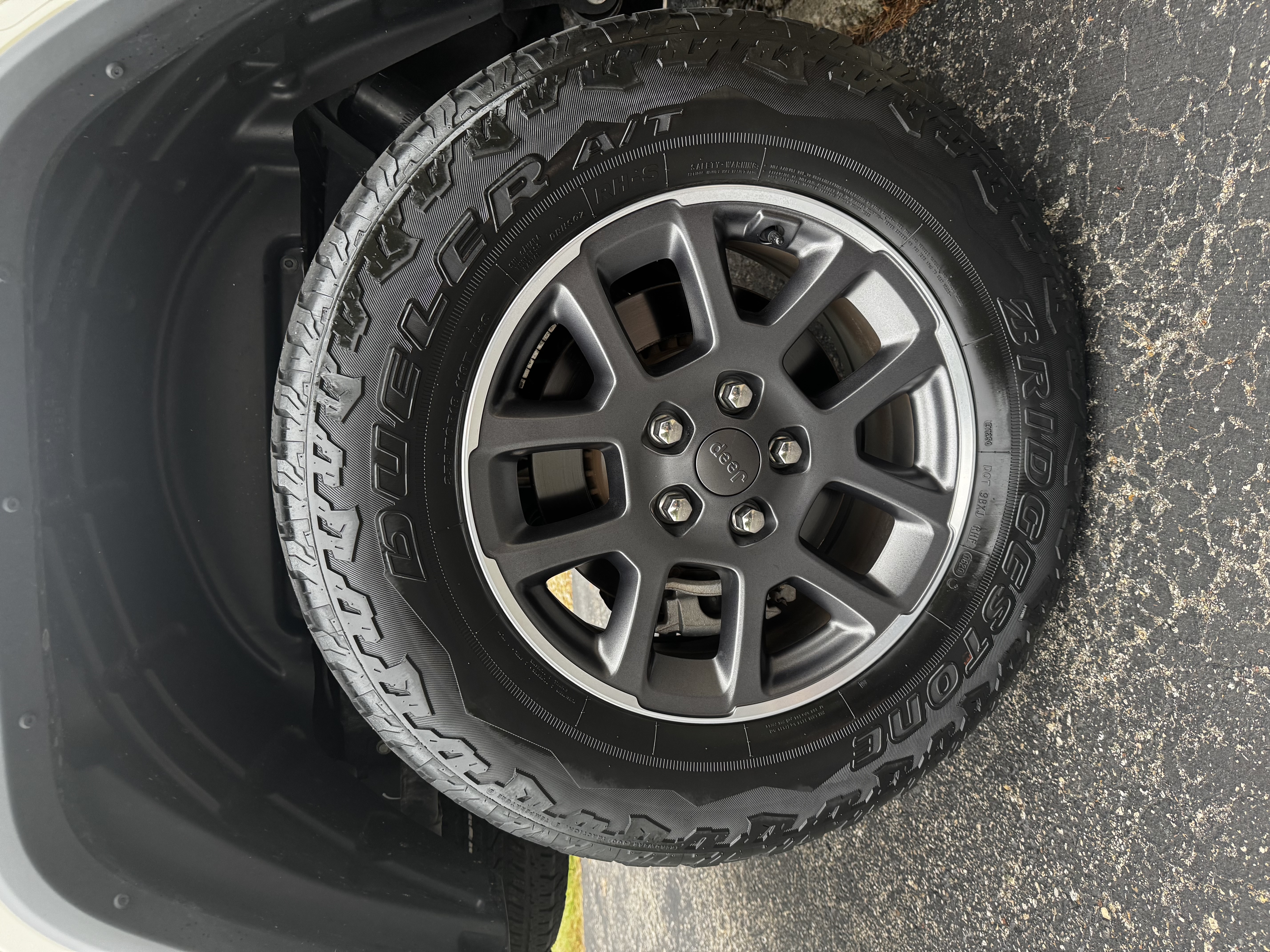 Used 2020 Jeep Gladiator Overland AWD/4WD image 9