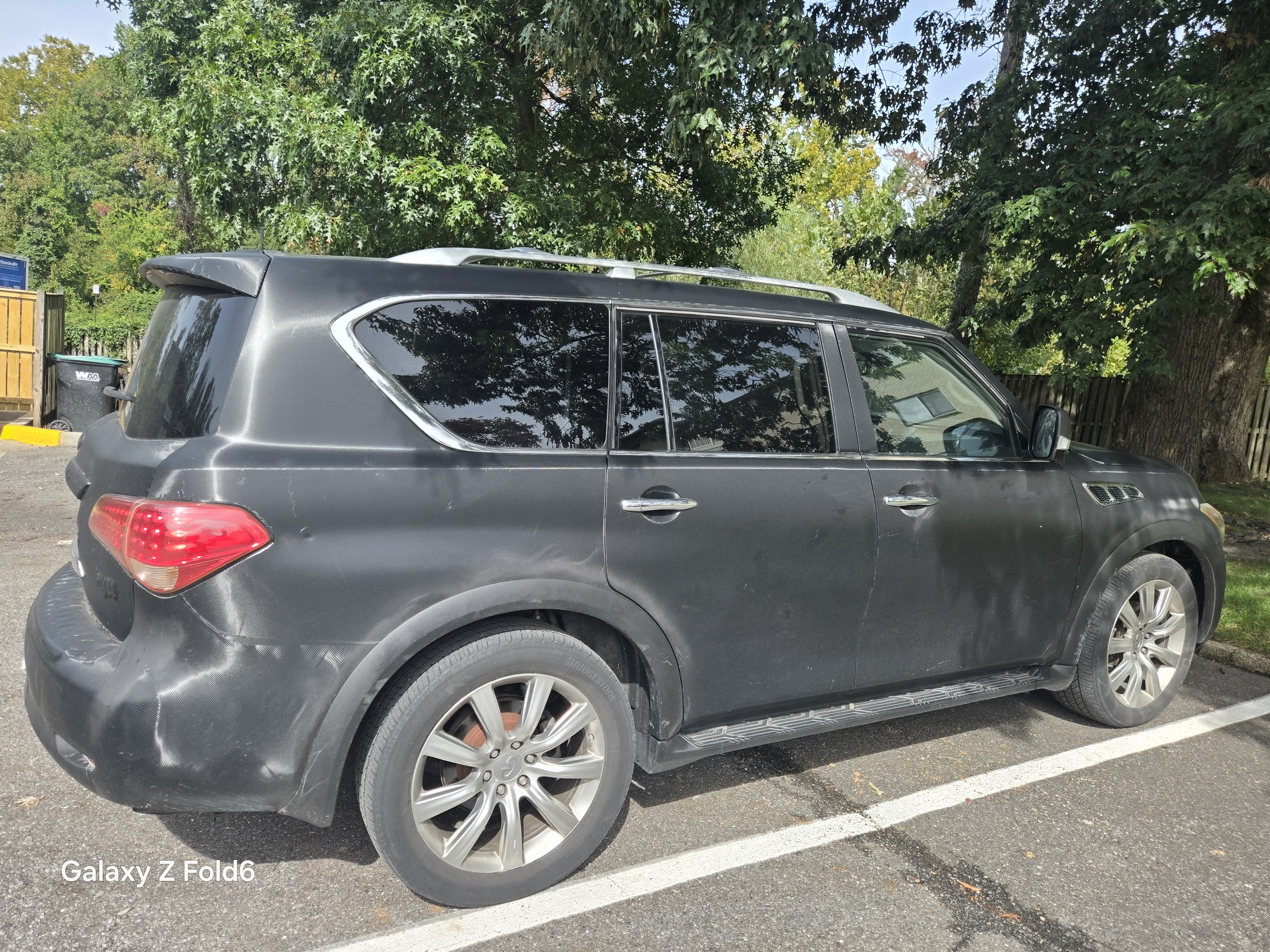 Used 2012 INFINITI QX56 4WD w/ Deluxe Touring Pkg image 4