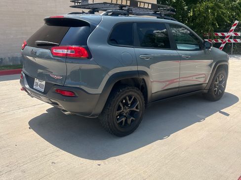 Used 2014 Jeep Cherokee Trailhawk w/ Technology Group AWD/4WD image 8