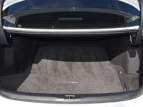 Used 2018 Lexus IS 300 F Sport w/ F Sport Package image 31