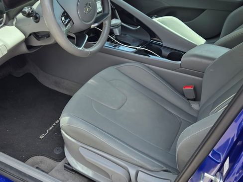 Used 2023 Hyundai Elantra SEL w/ Convenience Package image 2