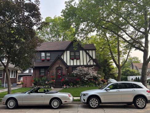 Used 2005 Ford Thunderbird Deluxe image 2