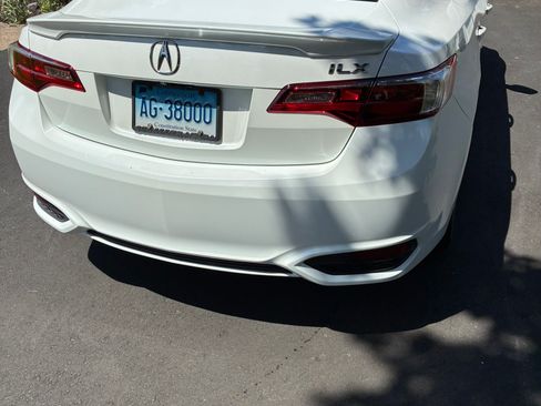 Used 2017 Acura ILX FWD image 4