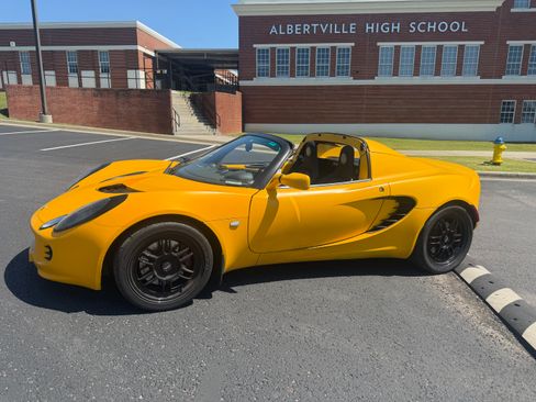 Used 2005 Lotus Elise RWD image 2