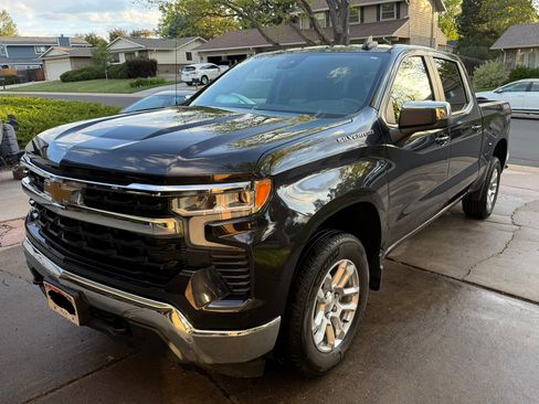 Used 2023 Chevrolet Silverado 1500 LT AWD/4WD image 1
