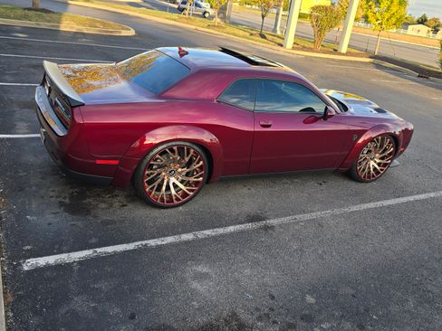 Used 2018 Dodge Challenger SRT Hellcat image 2