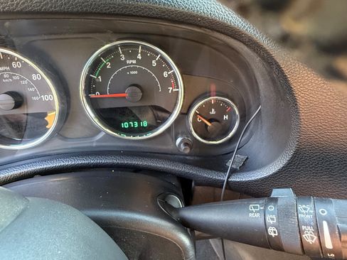 Used 2013 Jeep Wrangler Unlimited Sport image 6