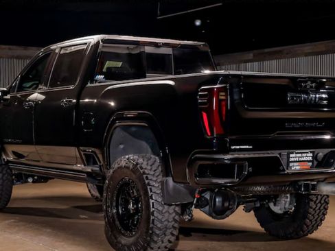 Used 2024 GMC Sierra 2500 Denali Ultimate image 8