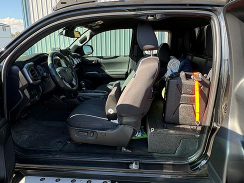 Used 2021 Toyota Tacoma TRD Off-Road w/ Technology Package image 13