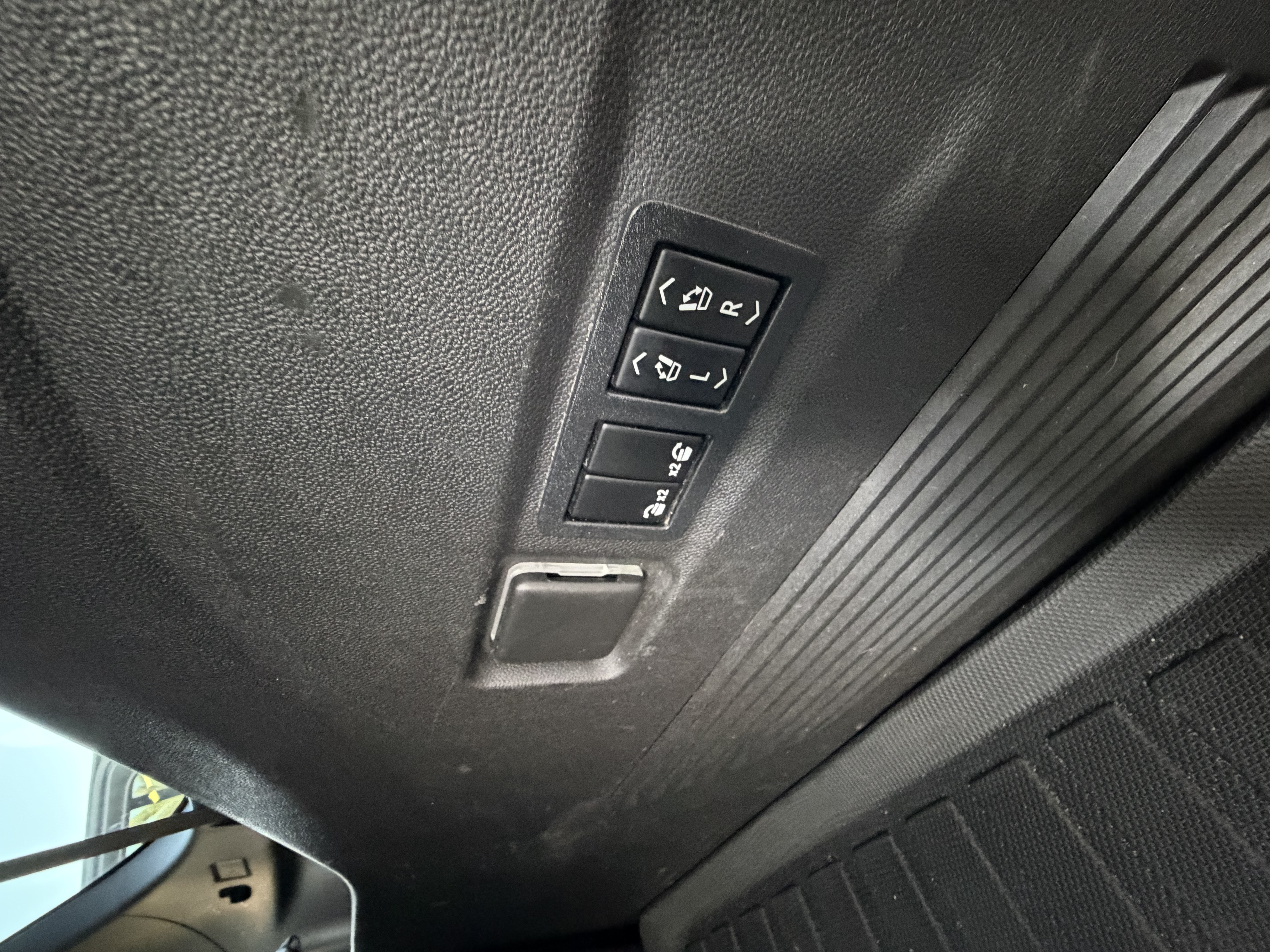 Used 2021 Chevrolet Suburban LT w/ LT Signature Package RWD image 14