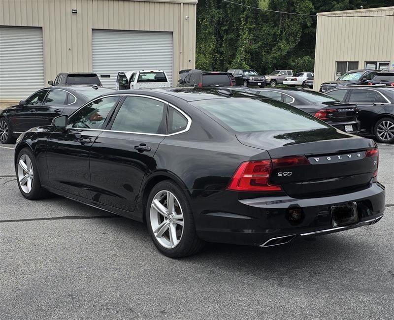 Used 2019 Volvo S90 T5 Momentum FWD image 4