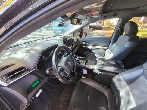 Used 2021 Toyota Sienna XSE image 11